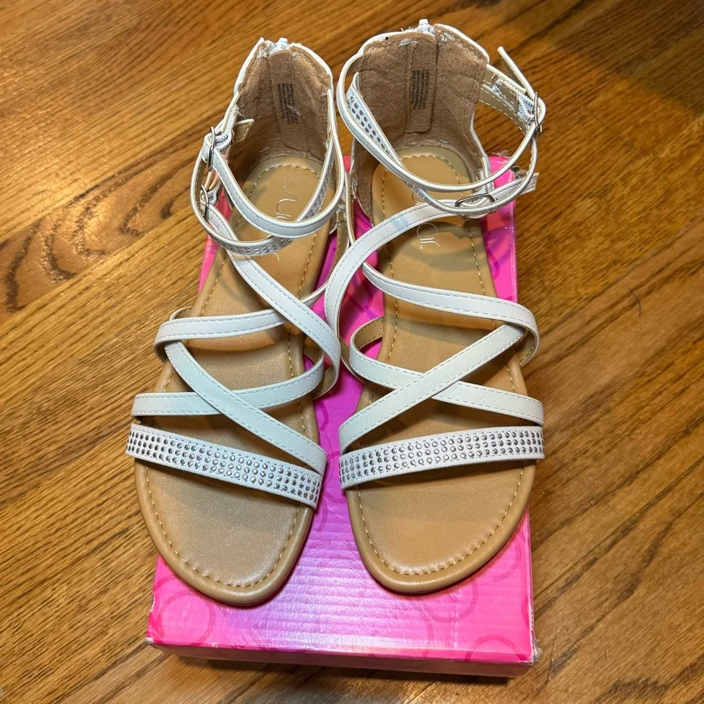 New in Box Sugar Miguelitos Ivory Strappy‎ Gladiator Sandals Summer Vacation